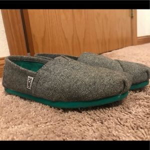 Black and White Patterned Toms